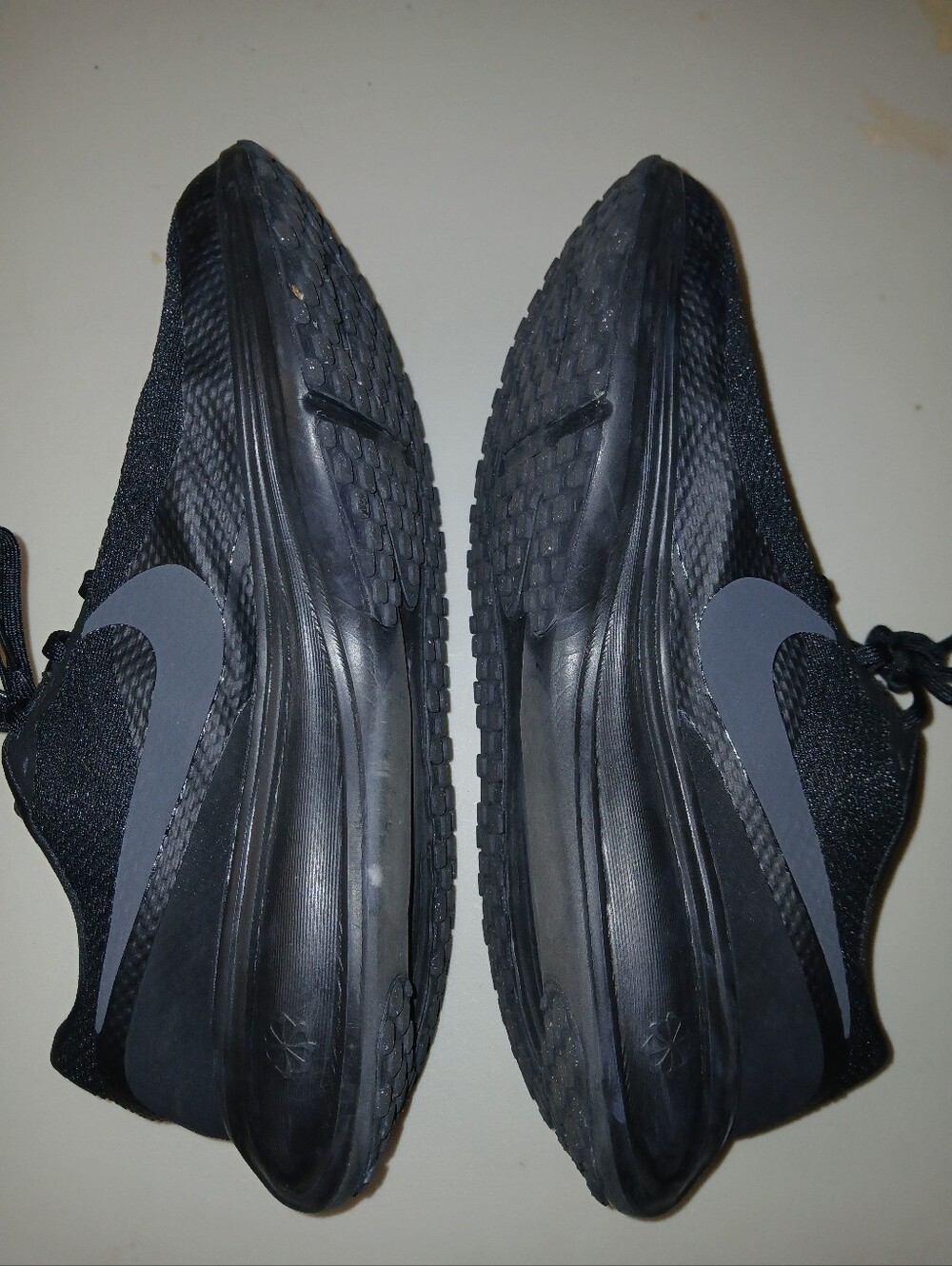 Nike Revolution Men's Size 11 Black Anthracite - Picture 7 of 7